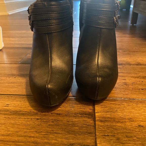 G by Guess  black buckle boots Size 6M EUC  Shoes Heels - Picture 3 of 10